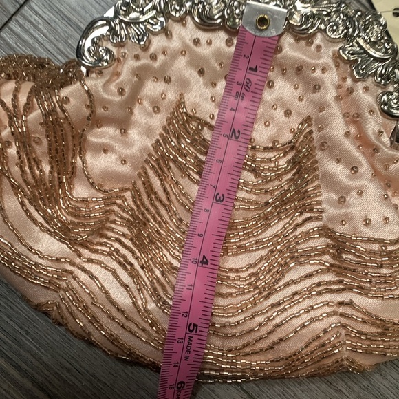 New peachy beaded clutch purse - Picture 4 of 6